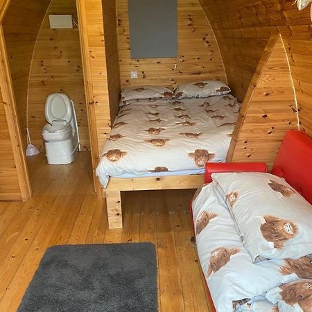 Meadow Glamping Hotel Carmarthen Bagian luar foto