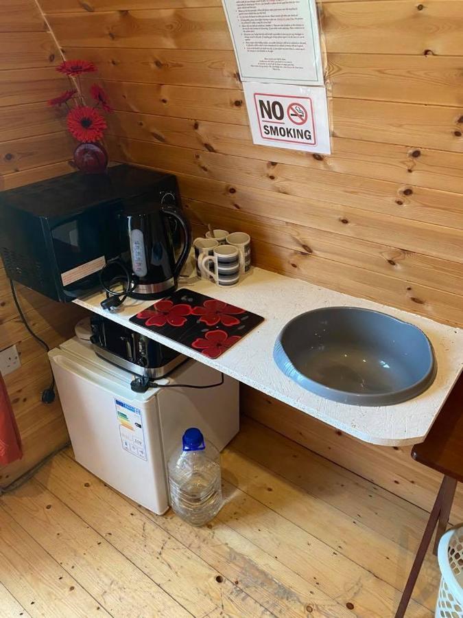 Meadow Glamping Hotel Carmarthen Bagian luar foto