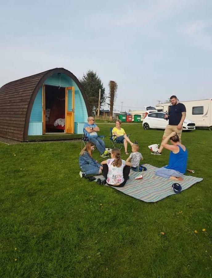 Meadow Glamping Hotel Carmarthen Bagian luar foto