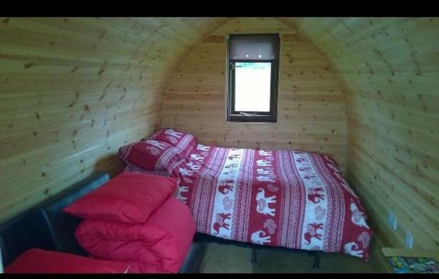 Meadow Glamping Hotel Carmarthen Bagian luar foto