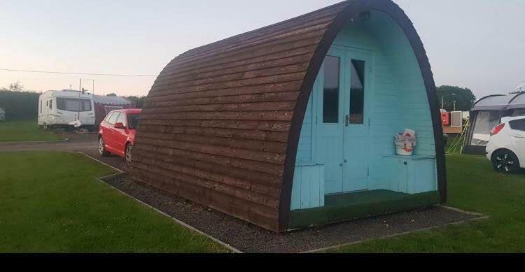 Meadow Glamping Hotel Carmarthen Bagian luar foto