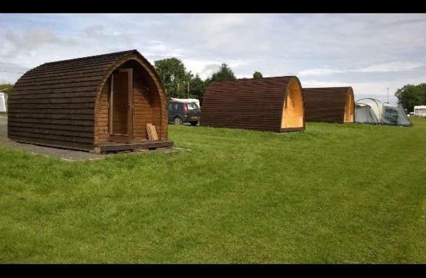 Meadow Glamping Hotel Carmarthen Bagian luar foto