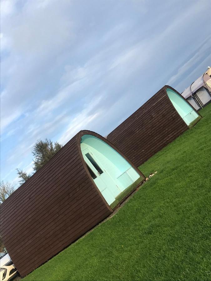 Meadow Glamping Hotel Carmarthen Bagian luar foto