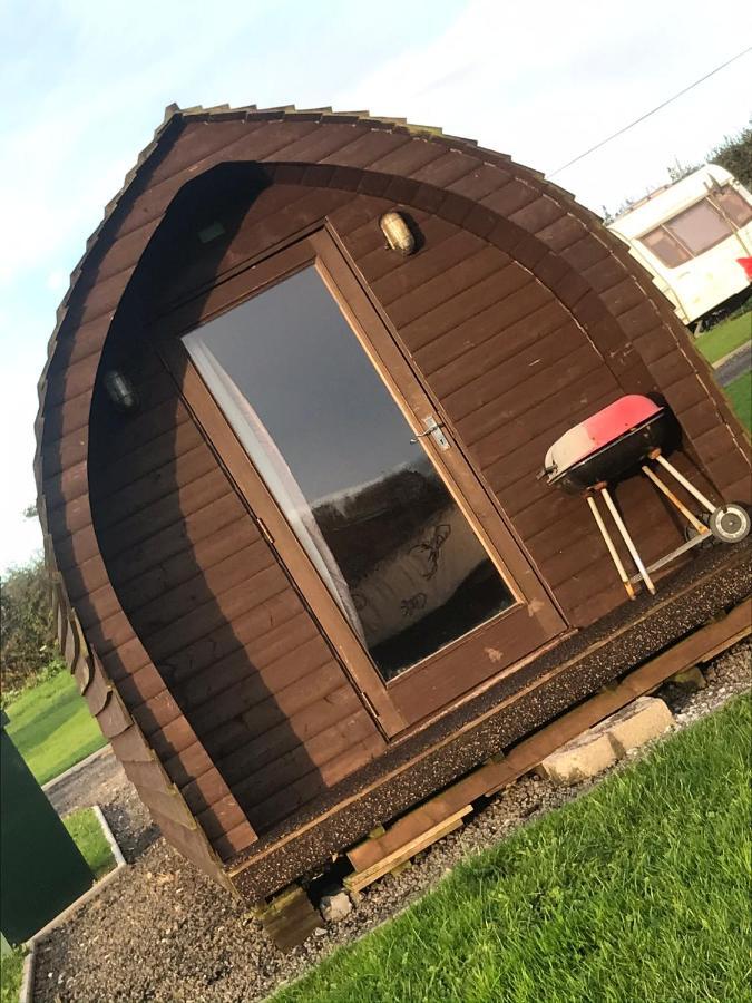 Meadow Glamping Hotel Carmarthen Bagian luar foto